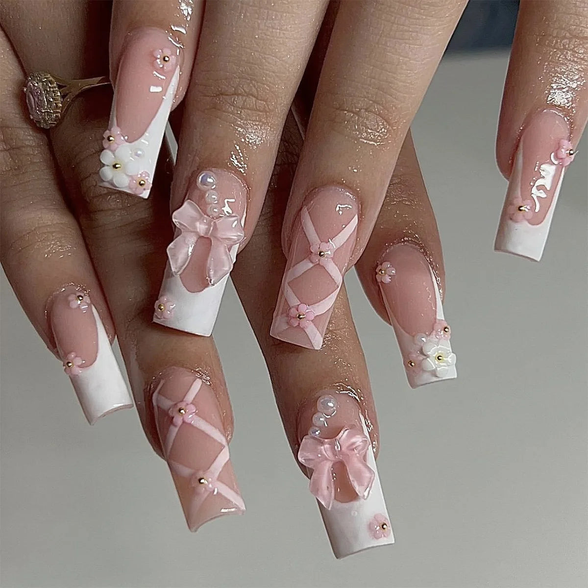 ✧ Decorative Press-On Nails · 24 Pieces