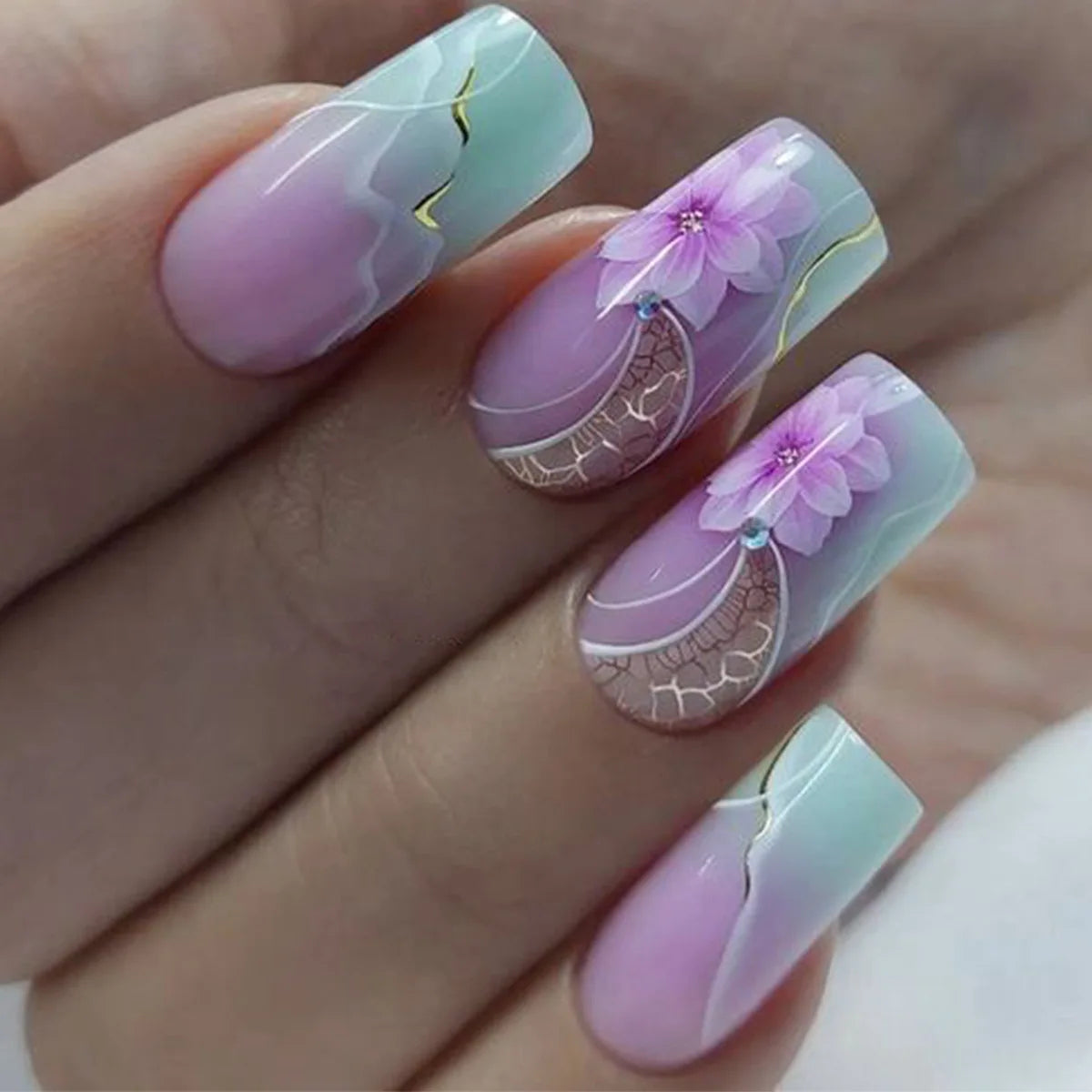✧ Decorative Press-On Nails · 24 Pieces