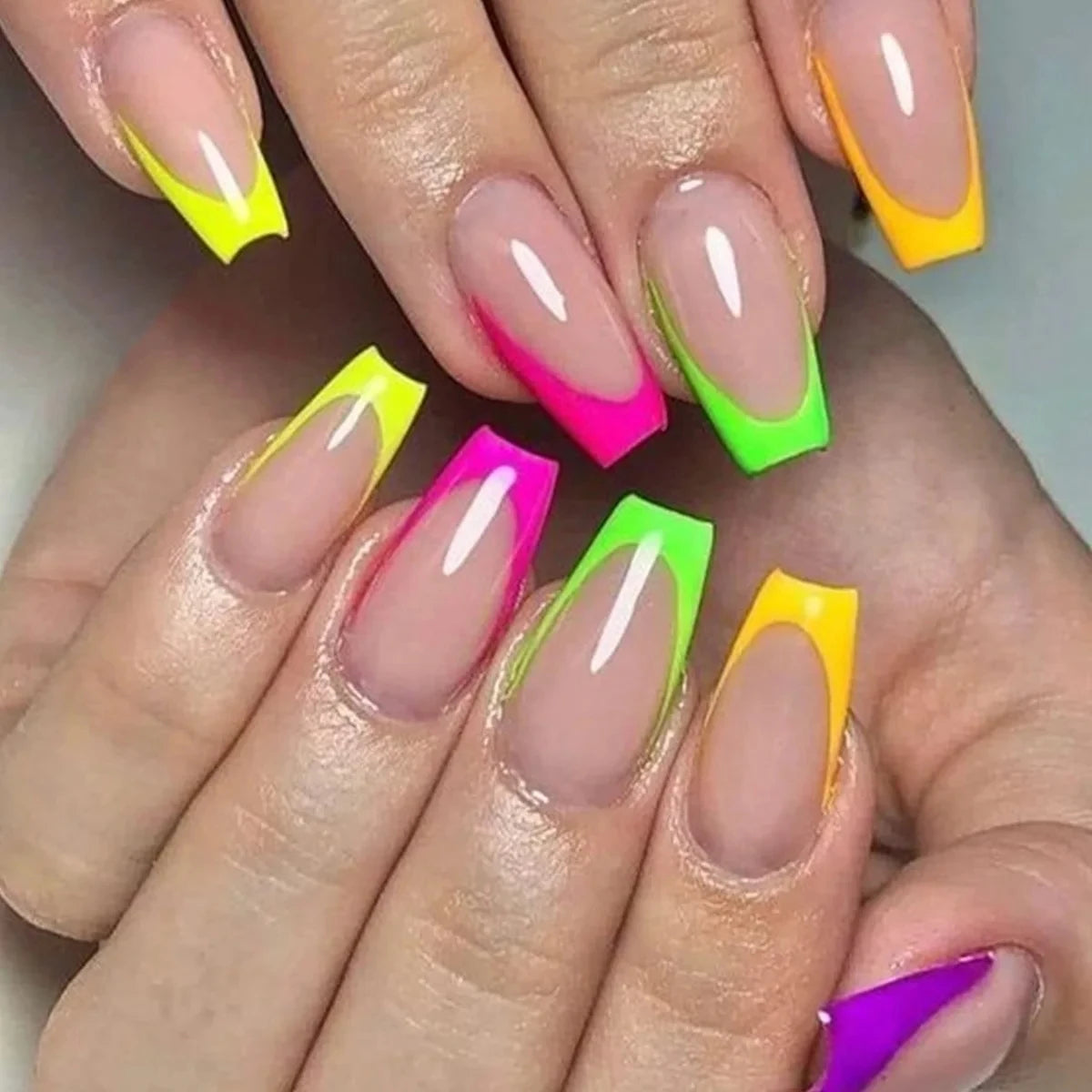 ✧ Decorative Press-On Nails · 24 Pieces