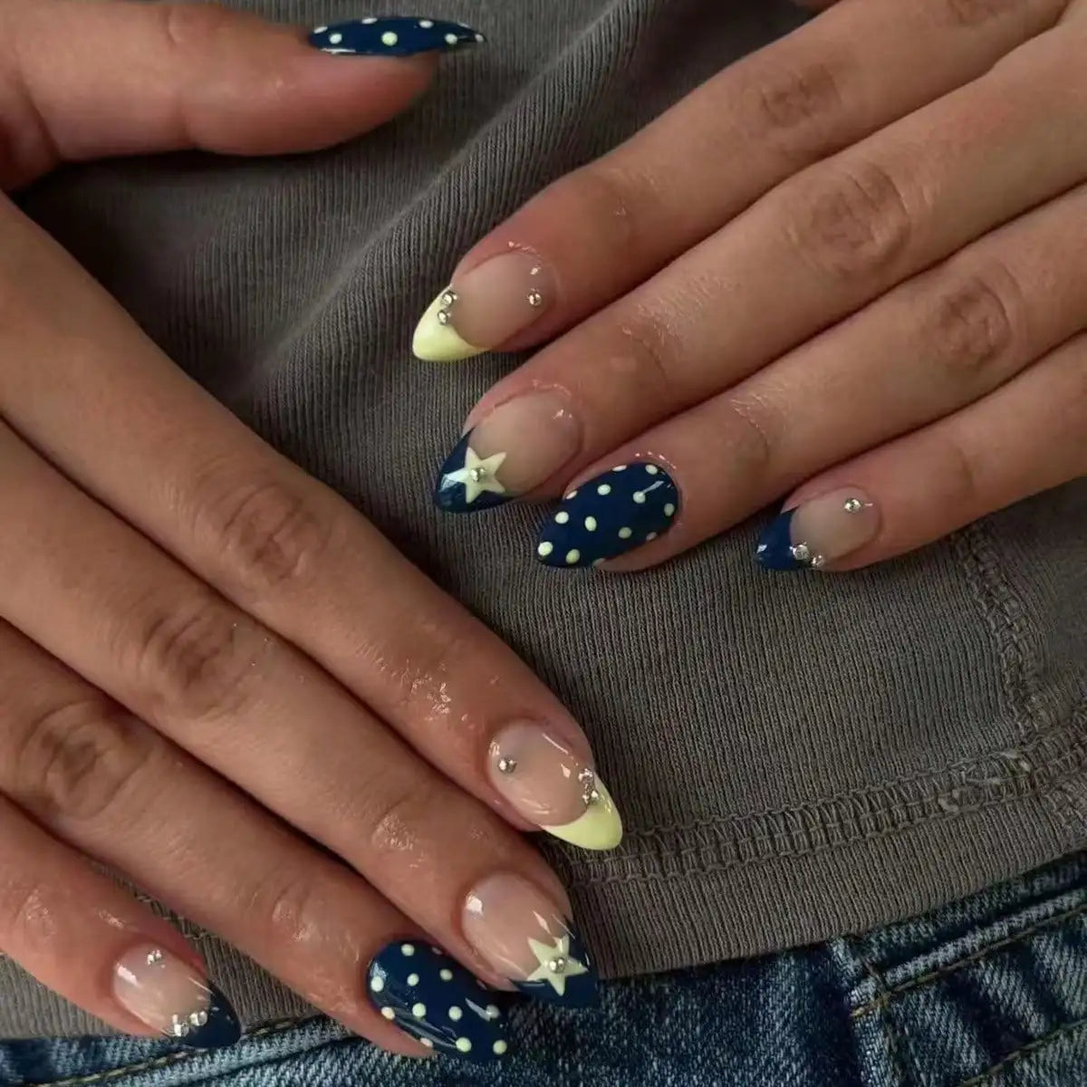 ✧ Decorative Press-On Nails · 24 Pieces