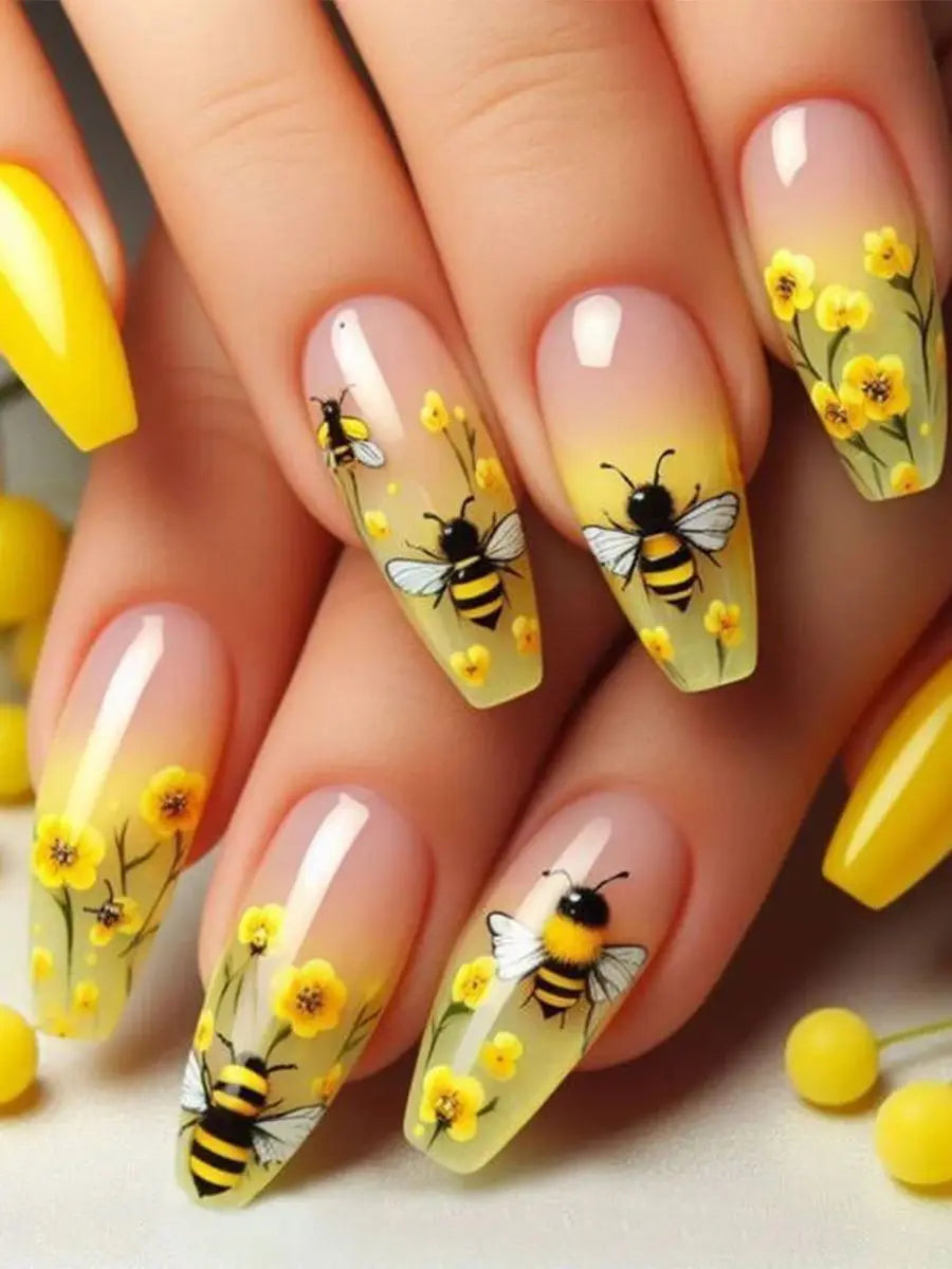 ✧ Decorative Press-On Nails · 24 Pieces
