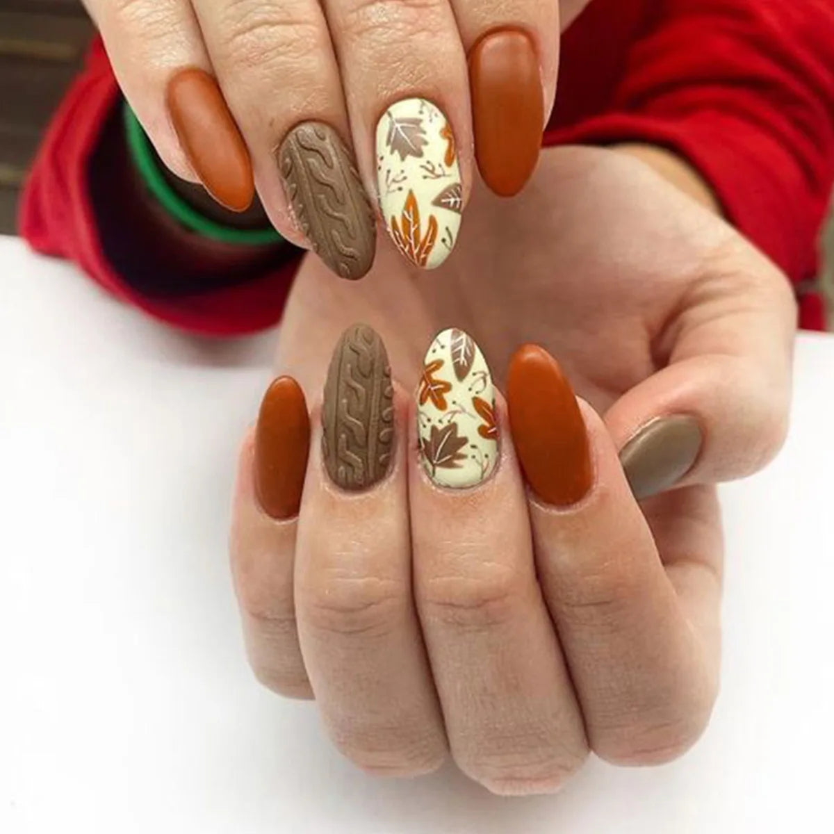 ✧ Decorative Press-On Nails · 24 Pieces