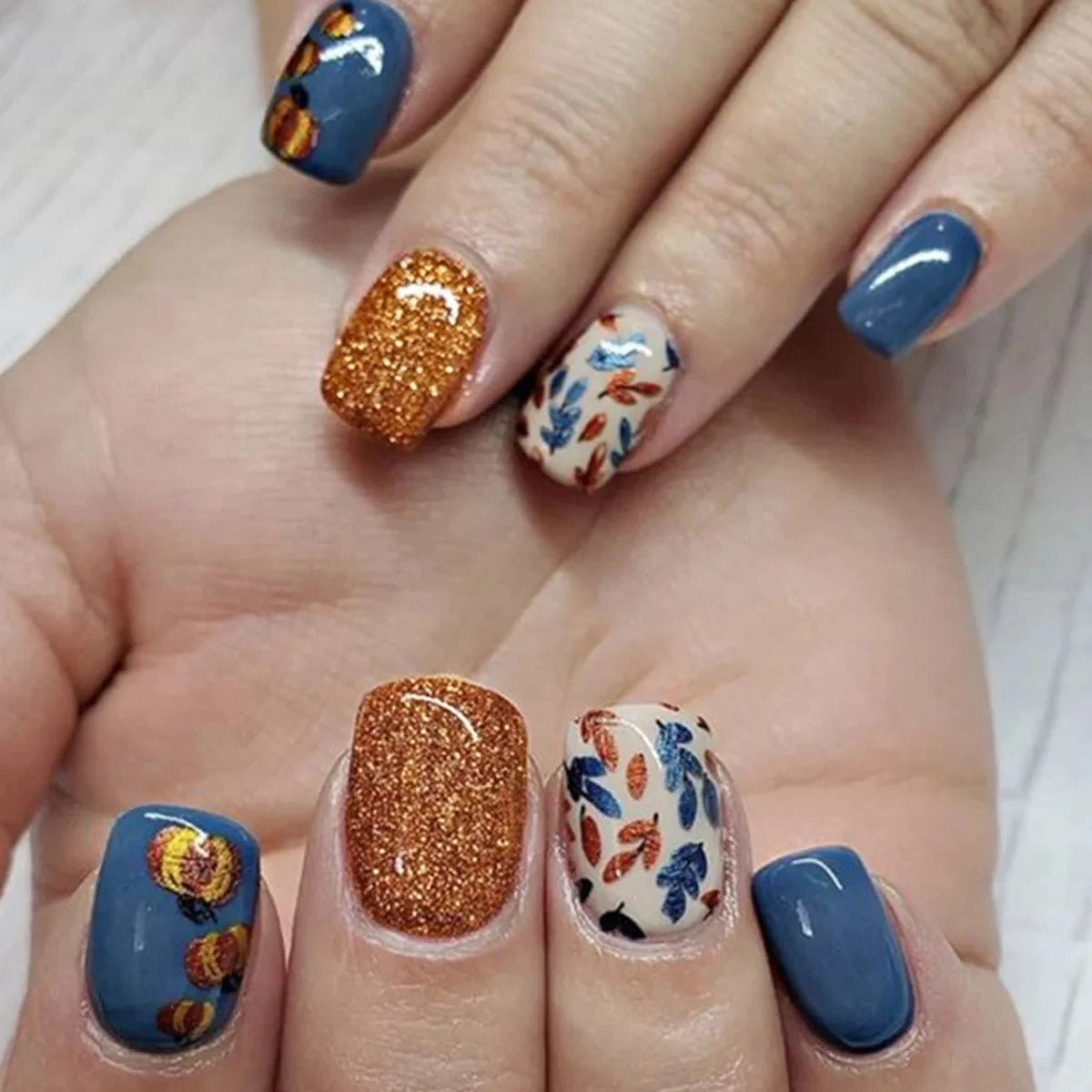✧ Decorative Press-On Nails · 24 Pieces